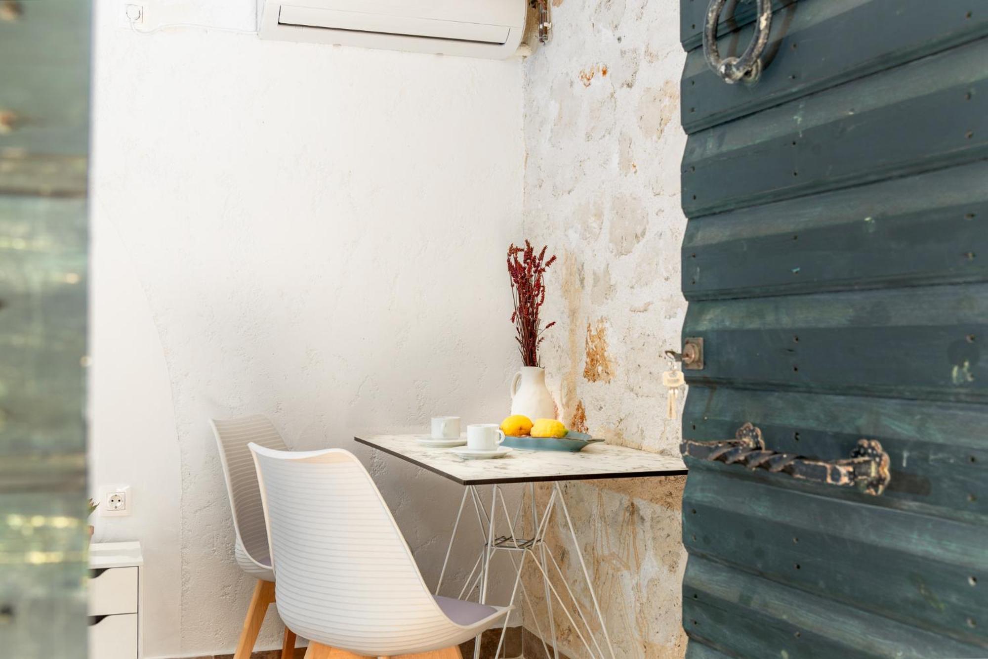 Orama Stone Apartments - Authentic Hospitality In A Historical Location, By Zantewize Номер фото