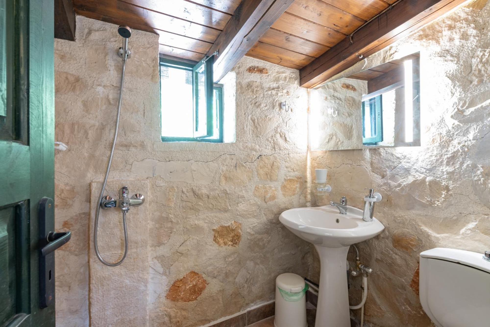 Orama Stone Apartments - Authentic Hospitality In A Historical Location, By Zantewize Номер фото